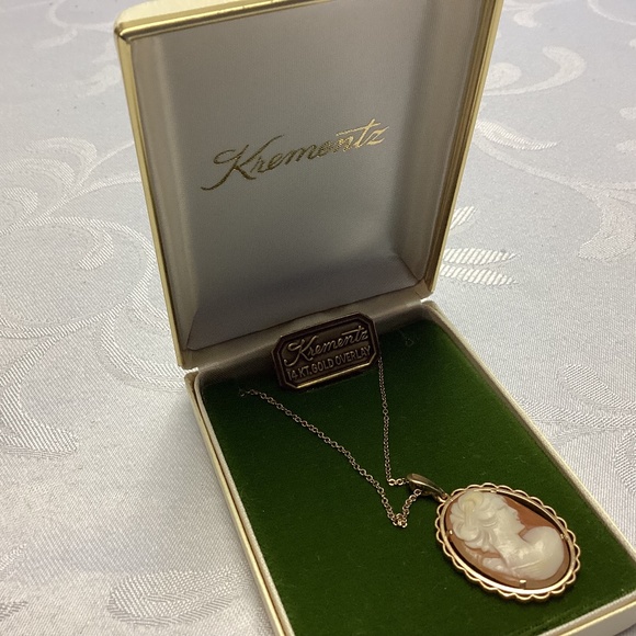 Vintage KREMENTZ Gold Filled Shell Cameo NECKLACE.in Box